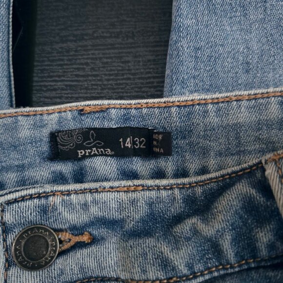 Prana Jeans  14 / 32  34x27 button fly crop - Picture 4 of 4